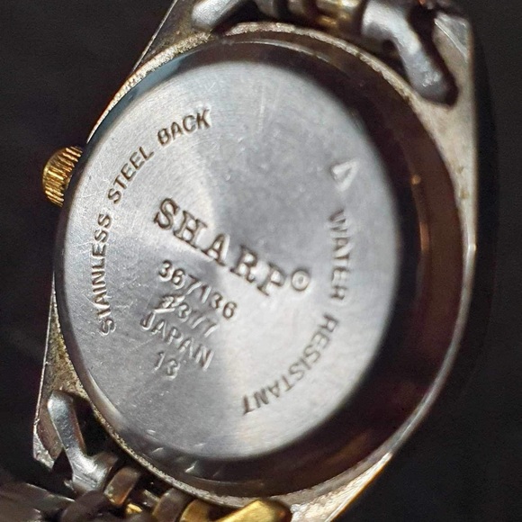 Vintage Sharp Silver/Goldtone Day/Date Stainless Steel Women's Watch - Picture 4 of 4